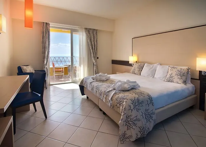 Gh Avalon Sikani Szálloda