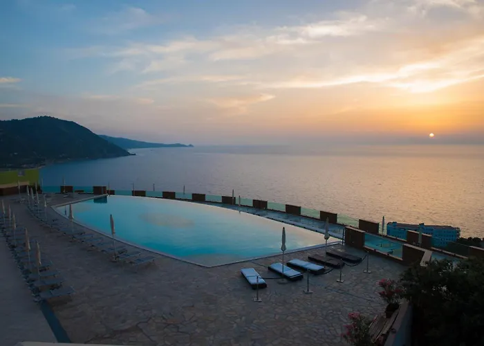 Gh Avalon Sikani מלון 4*