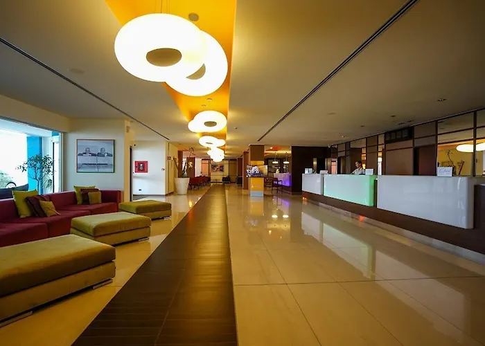 Gh Avalon Sikani מלון 4*