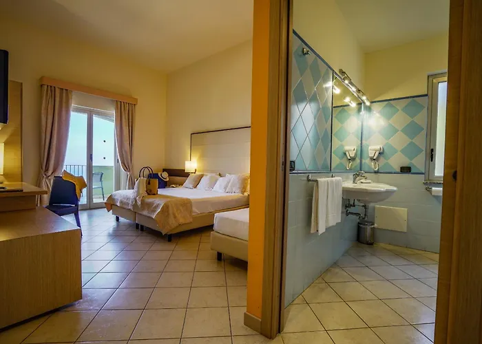 Gh Avalon Sikani מלון