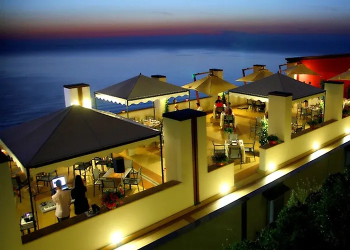 Gh Avalon Sikani מלון